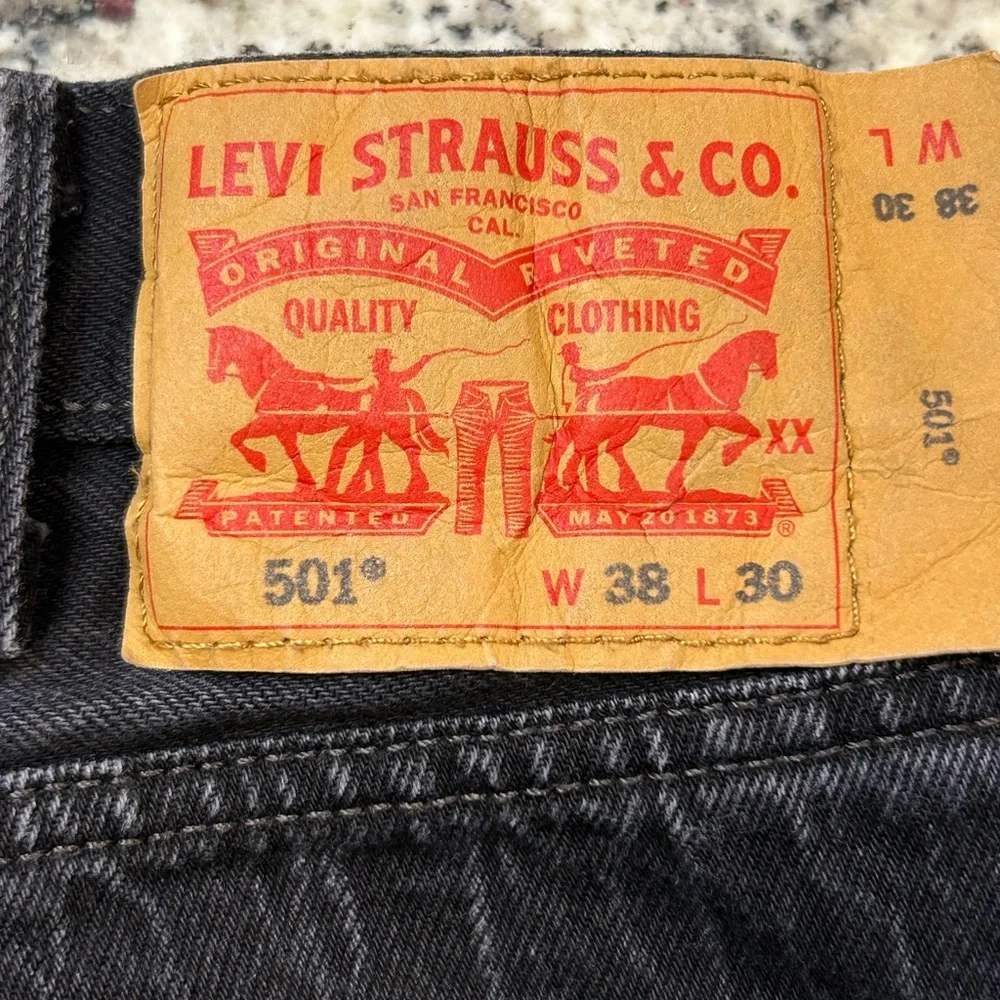 Levi's Vintage 501‎ Men's Black Straight Leg Button Fly Y2K Jeans 38/30